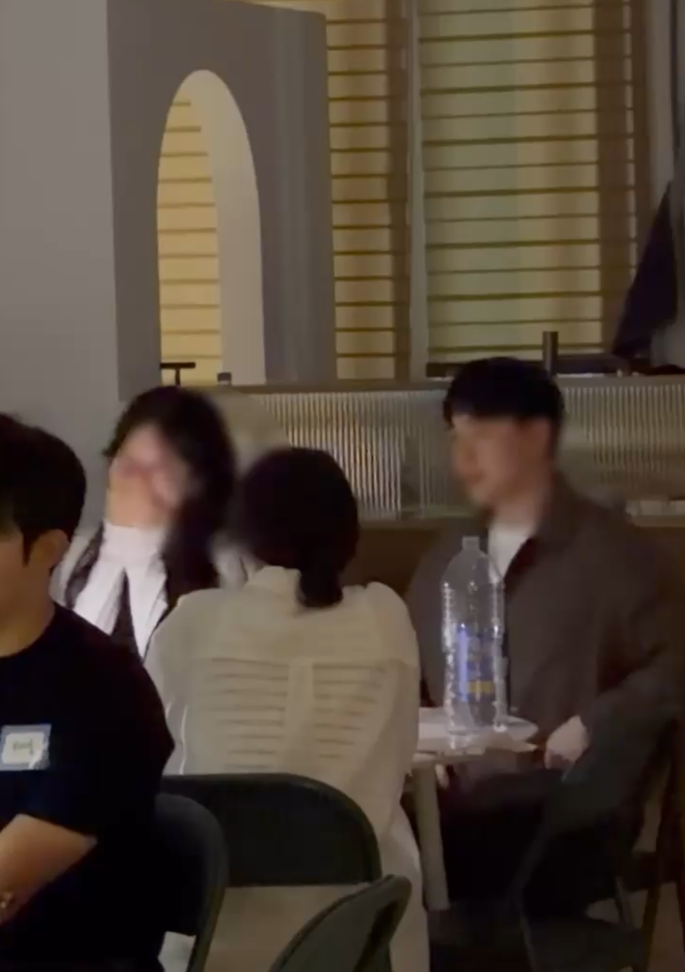 나이는 서로 물어보지않아요!